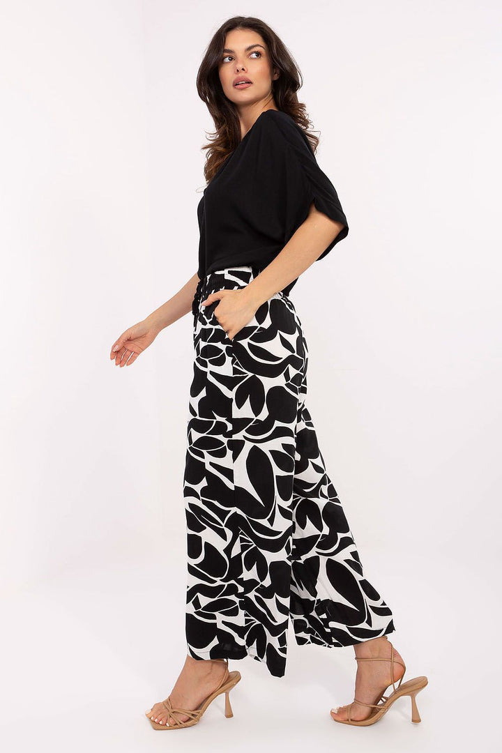 Women trousers model 215122 Sublevel